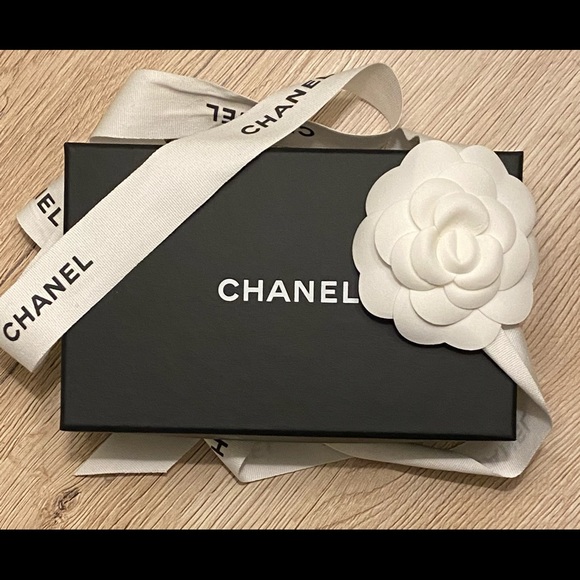 Chanel Stringray Cardholder - Picture 9 of 10